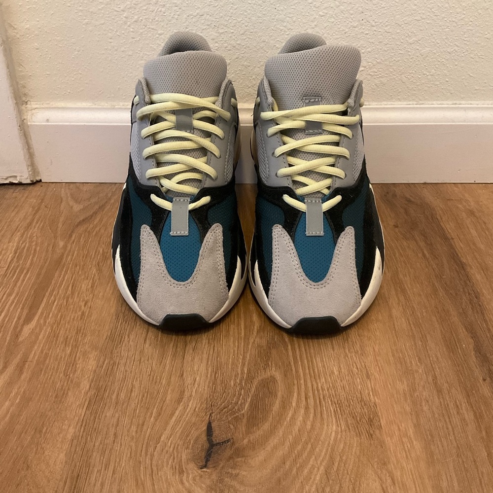 Adidas Yeezy Boost 700 - Picture 2 of 5